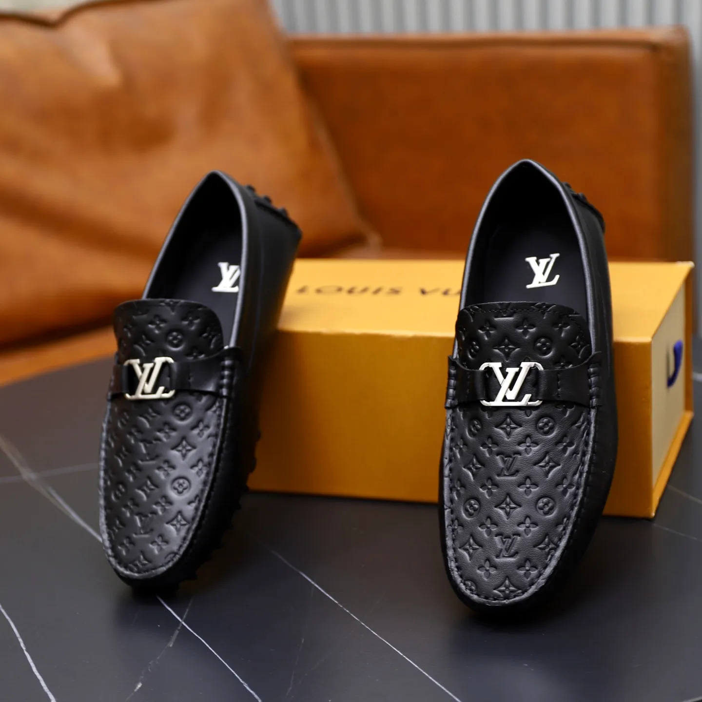 Ex-factory price: 480💰【LV】Louis Vuitton ⚠️High-end men’s driving and pedal series ⚠️38-44 (customized for 45) ⚠️All original cowhide leather! Thick and soft! Made entirely of calfskin lining! The latest non-slip beanie sole! Three-dimensional package technology! Fashionable and classic! Handicrafts! Original high quality! Feel free to compare!